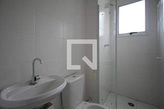 Banheiro de apartamento para alugar com 2 quartos, 47m² em Jardim Leonidas Moreira, São Paulo