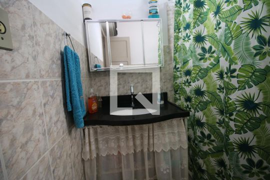 Banheiro de casa à venda com 1 quarto, 120m² em Olaria, Rio de Janeiro