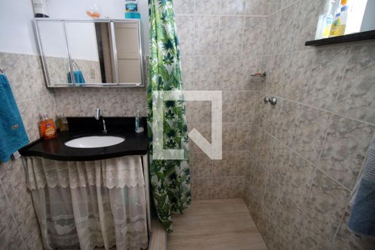 Banheiro de casa à venda com 1 quarto, 120m² em Olaria, Rio de Janeiro