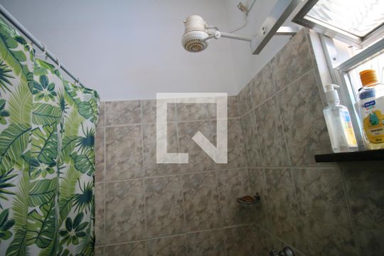 Banheiro de casa à venda com 1 quarto, 120m² em Olaria, Rio de Janeiro