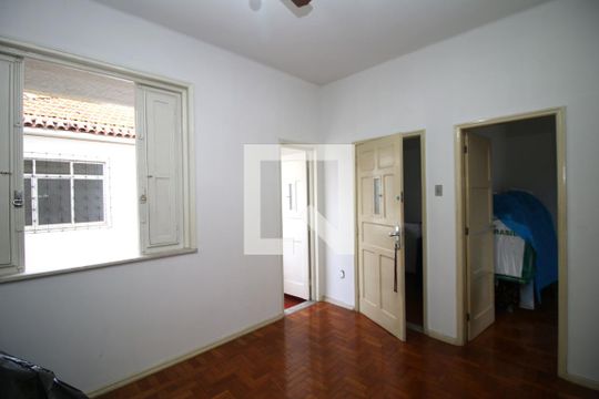 Sala de apartamento à venda com 1 quarto, 120m² em Olaria, Rio de Janeiro