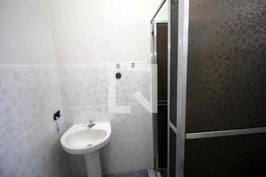 Banheiro de apartamento à venda com 1 quarto, 120m² em Olaria, Rio de Janeiro