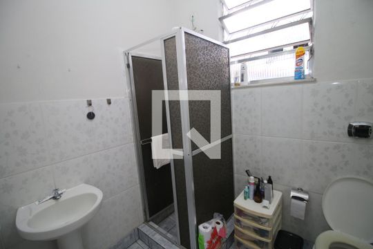 Banheiro de apartamento à venda com 1 quarto, 120m² em Olaria, Rio de Janeiro