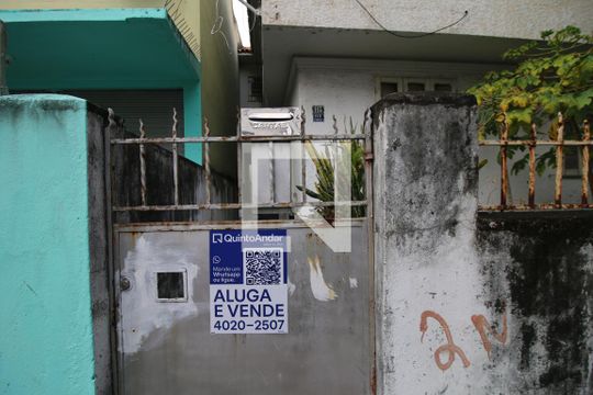 Placa  de apartamento à venda com 1 quarto, 120m² em Olaria, Rio de Janeiro