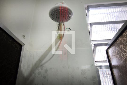 Banheiro de apartamento à venda com 1 quarto, 120m² em Olaria, Rio de Janeiro