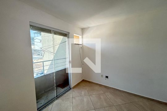 Quarto 1 de casa para alugar com 3 quartos, 80m² em Bento Ribeiro, Rio de Janeiro