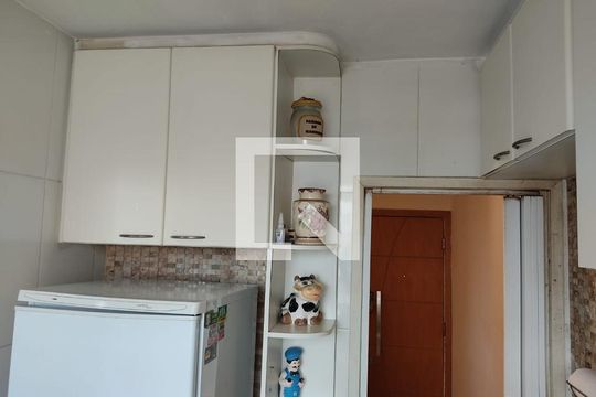 Cozinha  de apartamento à venda com 3 quartos, 75m² em Eldorado, Contagem