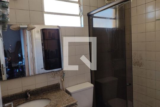 Banheiro de apartamento à venda com 3 quartos, 75m² em Eldorado, Contagem