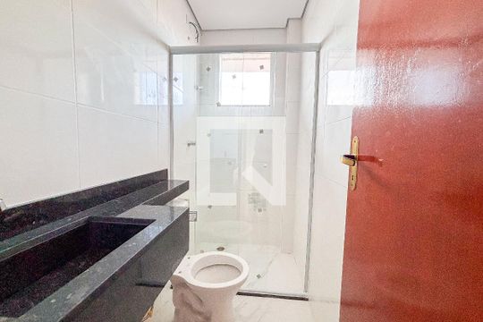 Banheiro de apartamento para alugar com 2 quartos, 49m² em Vila Dalila, São Paulo