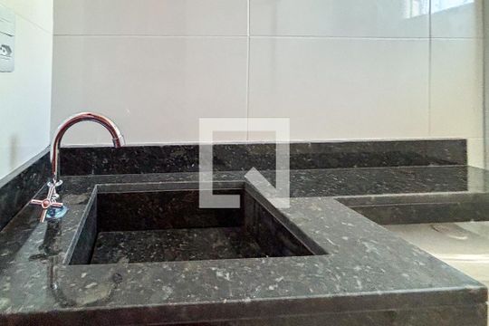 Banheiro de apartamento para alugar com 2 quartos, 49m² em Vila Dalila, São Paulo