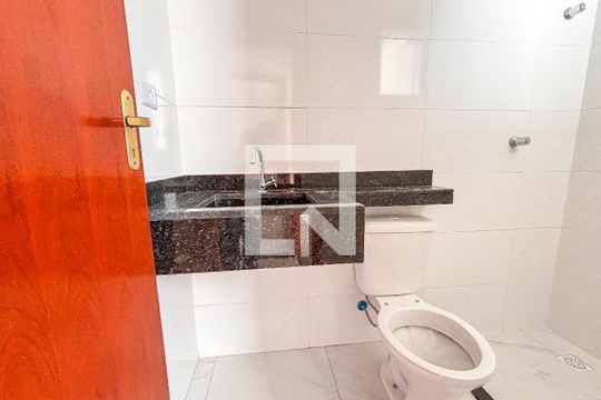 Banheiro de apartamento para alugar com 2 quartos, 50m² em Vila Dalila, São Paulo