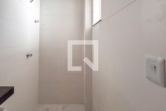 Banheiro de apartamento para alugar com 2 quartos, 50m² em Vila Dalila, São Paulo