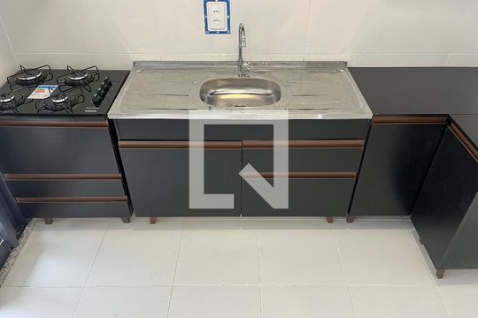 Cozinha de apartamento para alugar com 2 quartos, 55m² em Vila Anastácio, São Paulo