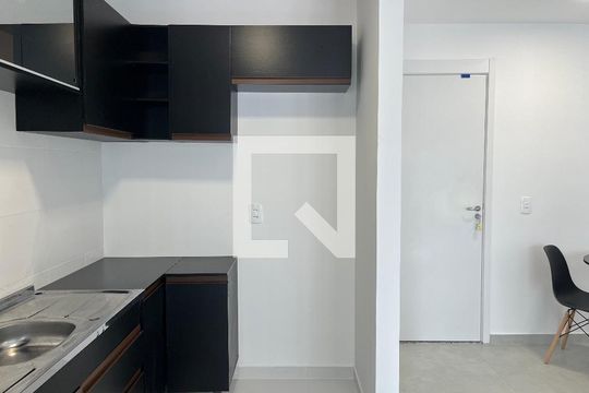 Cozinha de apartamento para alugar com 2 quartos, 55m² em Vila Anastácio, São Paulo