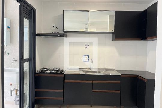 Cozinha de apartamento para alugar com 2 quartos, 55m² em Vila Anastácio, São Paulo