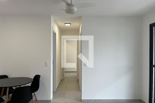 Sala de apartamento para alugar com 2 quartos, 55m² em Vila Anastácio, São Paulo