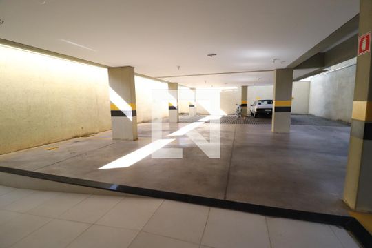 Garagem de apartamento para alugar com 2 quartos, 64m² em Jaraguá, Uberlândia