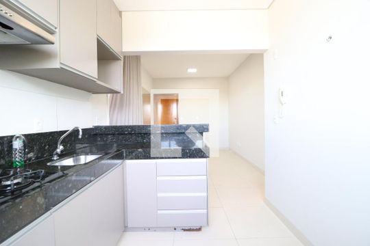 Cozinha de apartamento para alugar com 2 quartos, 64m² em Jaraguá, Uberlândia