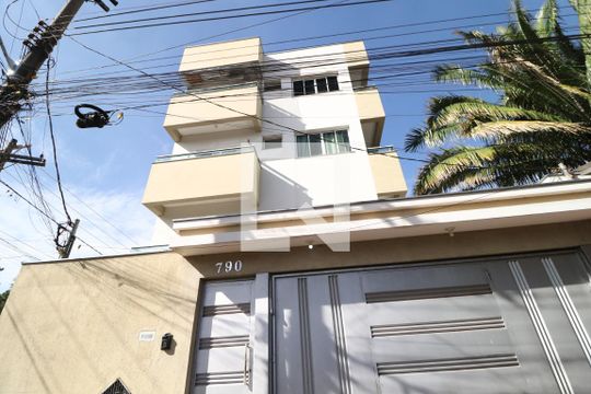 Fachada de apartamento para alugar com 2 quartos, 64m² em Jaraguá, Uberlândia