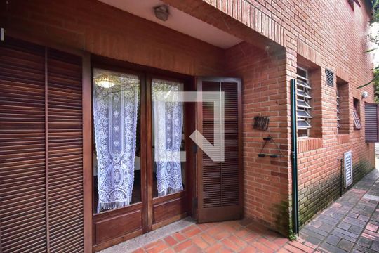 Corredor Externo de casa para alugar com 4 quartos, 568m² em Jardim Leonor, São Paulo