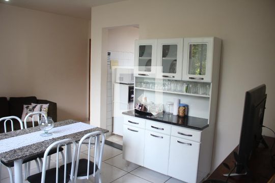Sala de apartamento à venda com 3 quartos, 56m² em Beatriz, Contagem