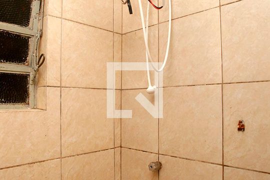 Banheiro de kitnet/studio à venda com 1 quarto, 44m² em Farroupilha, Porto Alegre