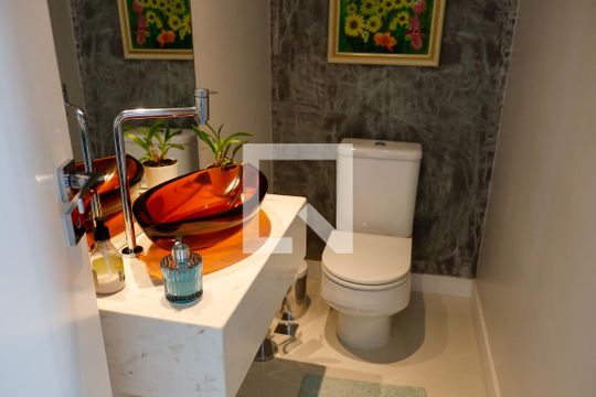 Lavabo de apartamento para alugar com 3 quartos, 104m² em Km 18, Osasco