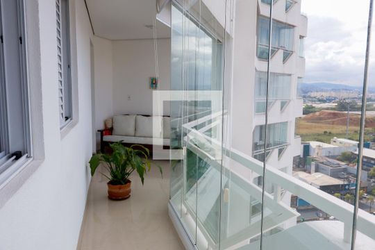 Sacada de apartamento para alugar com 3 quartos, 104m² em Km 18, Osasco
