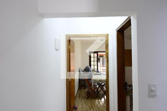 Corredor de casa para alugar com 1 quarto, 100m² em Bosque da Saúde, São Paulo