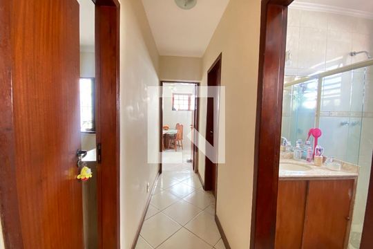 Corredor de casa à venda com 3 quartos, 156m² em Todos Os Santos, Rio de Janeiro