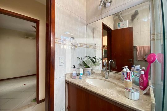 Banheiro de casa à venda com 3 quartos, 156m² em Todos Os Santos, Rio de Janeiro