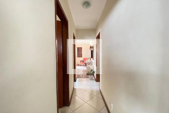 Corredor de casa à venda com 3 quartos, 156m² em Todos Os Santos, Rio de Janeiro