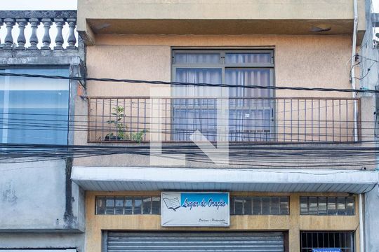 Fachada de casa para alugar com 1 quarto, 45m² em Piraporinha, Diadema