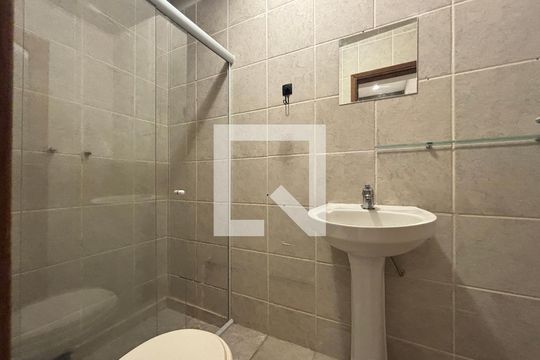 Banheiro social 2 de casa para alugar com 6 quartos, 262m² em Gávea, Rio de Janeiro