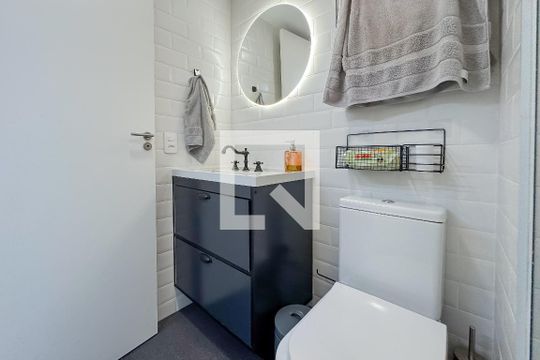 Banheiro de apartamento para alugar com 1 quarto, 27m² em Vila Mariana, São Paulo