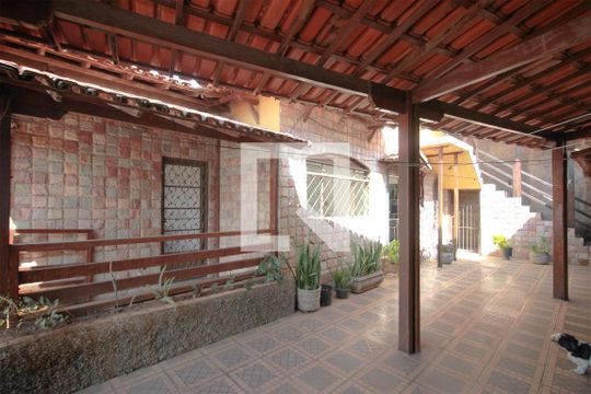 Casa 1 - Varanda de casa para alugar com 6 quartos, 448m² em Vila Ermelinda, Belo Horizonte