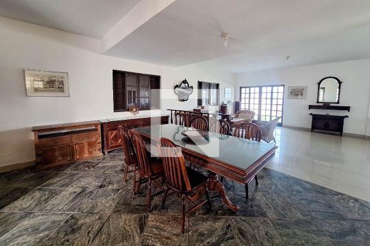 Sala 1 de casa à venda com 4 quartos, 650m² em Piratininga, Niterói