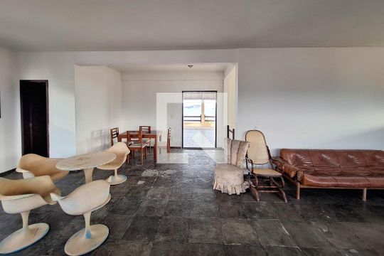 Sala 2 de casa à venda com 4 quartos, 650m² em Piratininga, Niterói