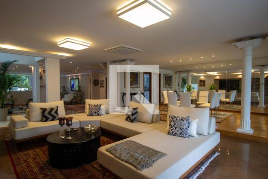 Sala de casa de condomínio à venda com 5 quartos, 710m² em Barra da Tijuca, Rio de Janeiro