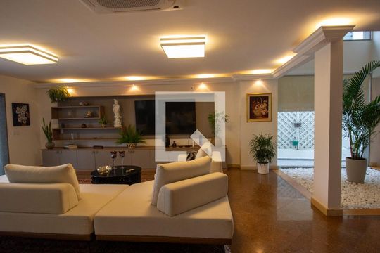 Sala de casa de condomínio à venda com 5 quartos, 710m² em Barra da Tijuca, Rio de Janeiro