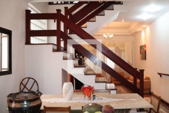Casa de Condomínio à venda com 4 quartos, 268m² em Água Rasa, São Paulo