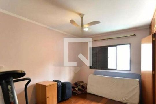 Casa à venda com 4 quartos, 450m² em Água Rasa, São Paulo