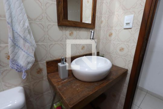 Lavabo de casa à venda com 3 quartos, 120m² em Jardim Ivone, São Paulo