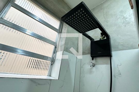 Banheiro Social de apartamento à venda com 1 quarto, 35m² em Leme, Rio de Janeiro