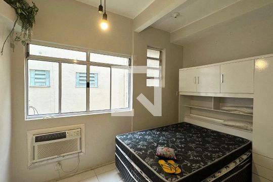 Quarto  de apartamento à venda com 1 quarto, 35m² em Leme, Rio de Janeiro