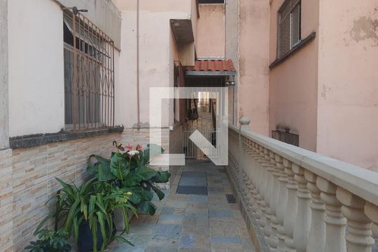 Entrada de apartamento à venda com 3 quartos, 55m² em Urca, Contagem