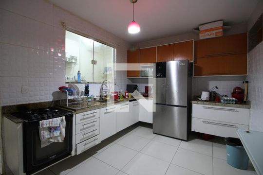 Cozinha de casa de condomínio à venda com 3 quartos, 180m² em Taquara, Rio de Janeiro