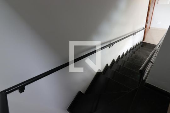 Escada de apartamento à venda com 2 quartos, 94m² em Santa Maria, Santo André