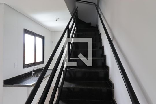 Escada de apartamento à venda com 2 quartos, 94m² em Santa Maria, Santo André