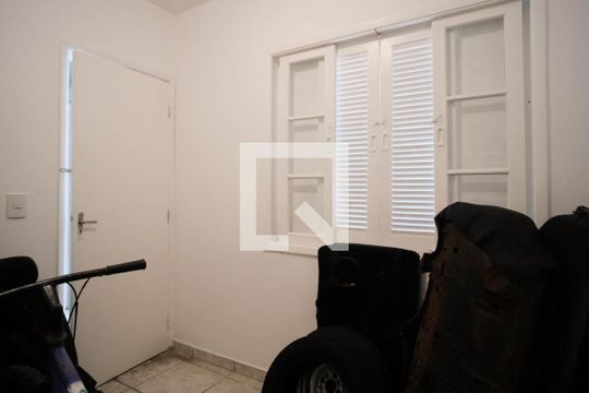 Despensa de casa para alugar com 2 quartos, 135m² em Vila Nhocune, São Paulo
